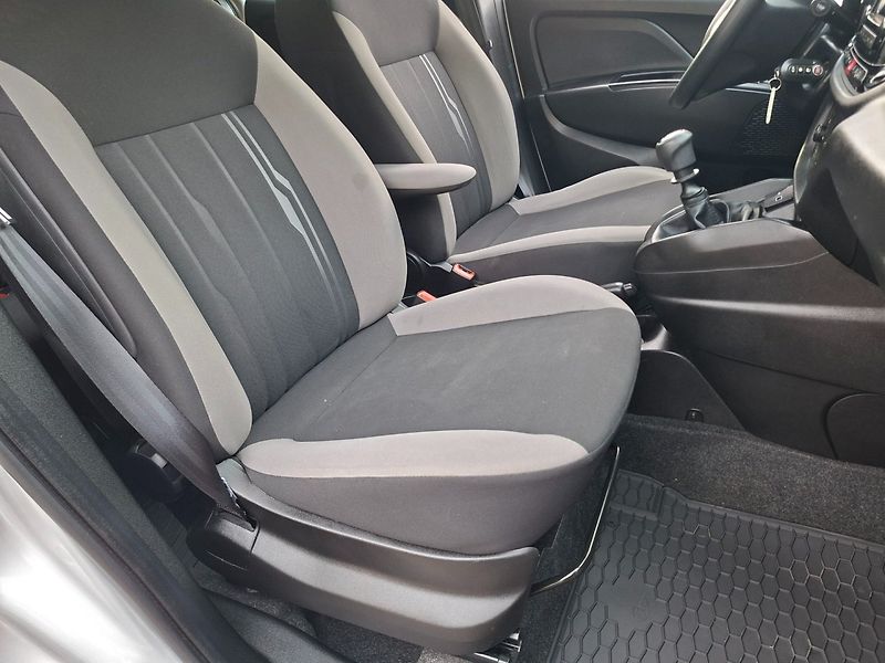 Fiat Dobló (2019) 1.6M-JET 77kW -1.MAJ.-DPH - fotka 18 z 30