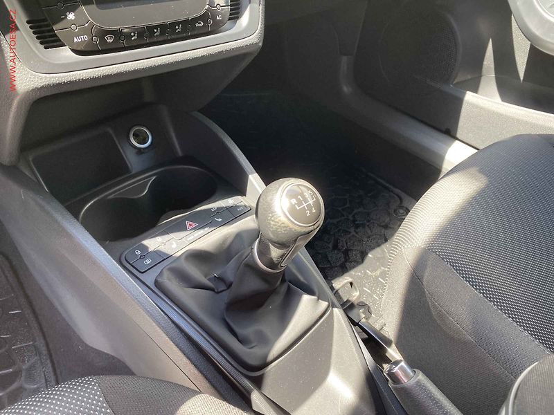 Seat Ibiza (2009) 1.6 16V, Klima - fotka 16 z 16