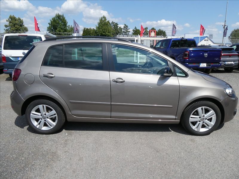 Volkswagen Golf Plus 1,2 TSi 77kW Match, auto klima - fotka 2 z 51