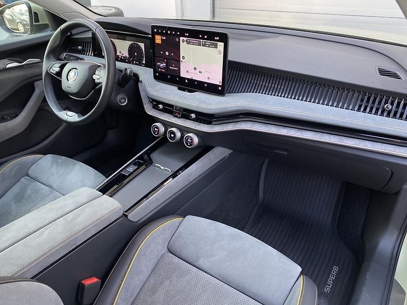 Škoda Superb 2,0 TDI 110 kW Selection DSG - fotka 26 z 30