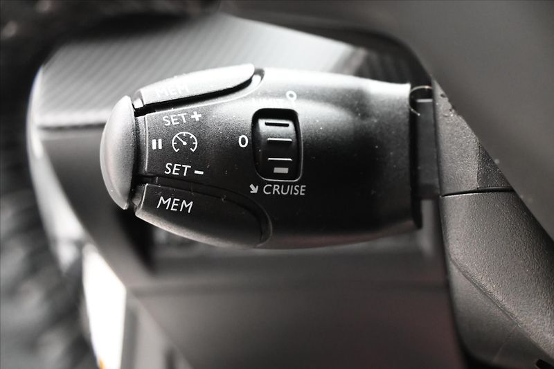 Peugeot 2008 1,5 HDI 81kW LED TAŽNÉ Záruka - fotka 23 z 31