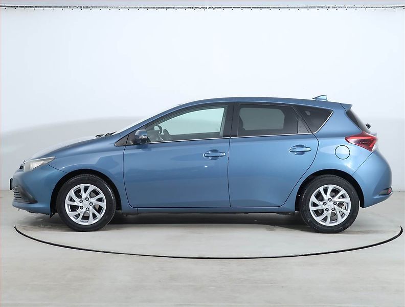 Toyota Auris (2016) 1.6 Valvematic, Serv.kniha - fotka 3 z 20