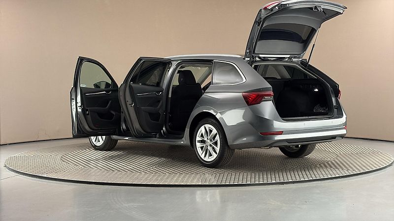 Škoda Octavia 2.0 TDI DSG Style Combi - fotka 7 z 26
