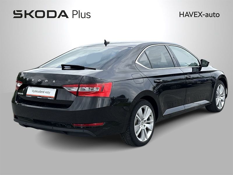 Škoda Superb (2022) 2.0 TDI Ambition - fotka 2 z 32