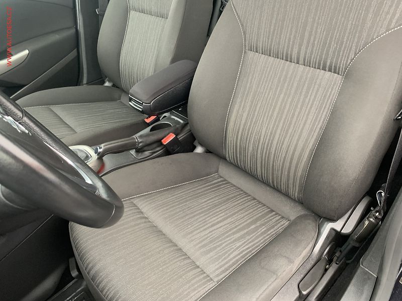 Opel Astra (2011) 1.6i SportTourer - fotka 9 z 21