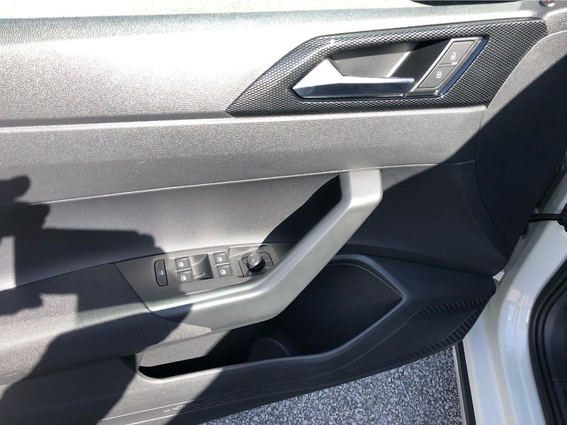 Volkswagen Taigo 1,0 TSI - fotka 15 z 29