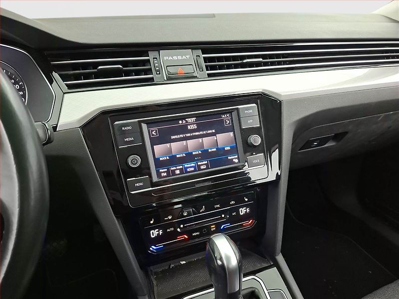 Volkswagen Passat (2022) 2.0 TDI - fotka 12 z 16