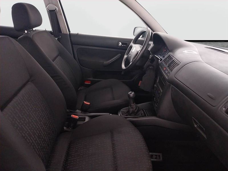 Volkswagen Golf (2000) 1.6 16V, Klima, pěkný stav - fotka 9 z 15