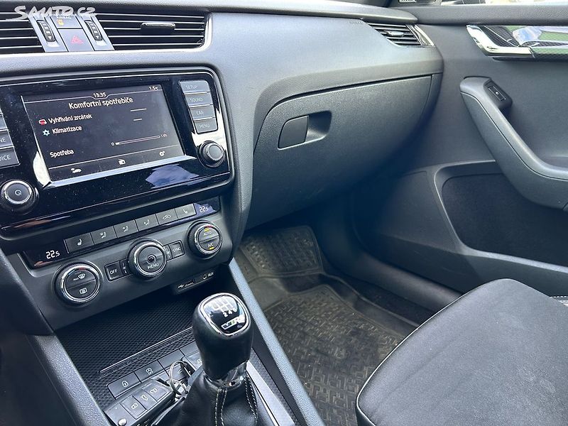 Škoda Octavia (2015) RS 2.0 TDi 135 KW - fotka 23 z 27
