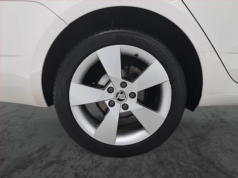 Škoda Octavia (2015) 1.4 TSI, Serv.kniha, Tempomat - fotka 14 z 14