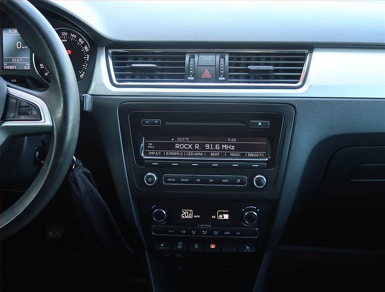 Škoda Rapid (2014) Spaceback 1.2 TSI, Tempomat - fotka 12 z 23