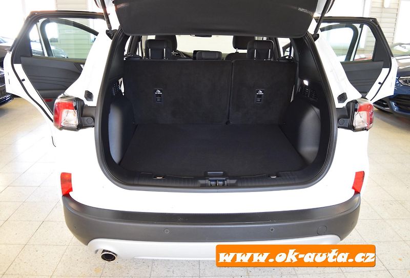 Ford Kuga 1.5 EBLUE TITANIUM 56 000 KM - fotka 19 z 57