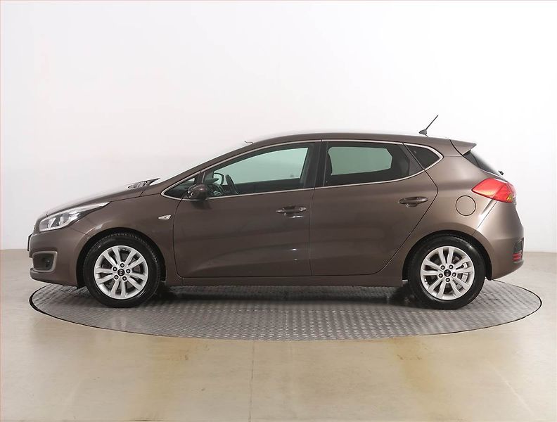 Kia Ceed (2016) 1.4 CVVT, Serv.kniha, Tempomat - fotka 3 z 16