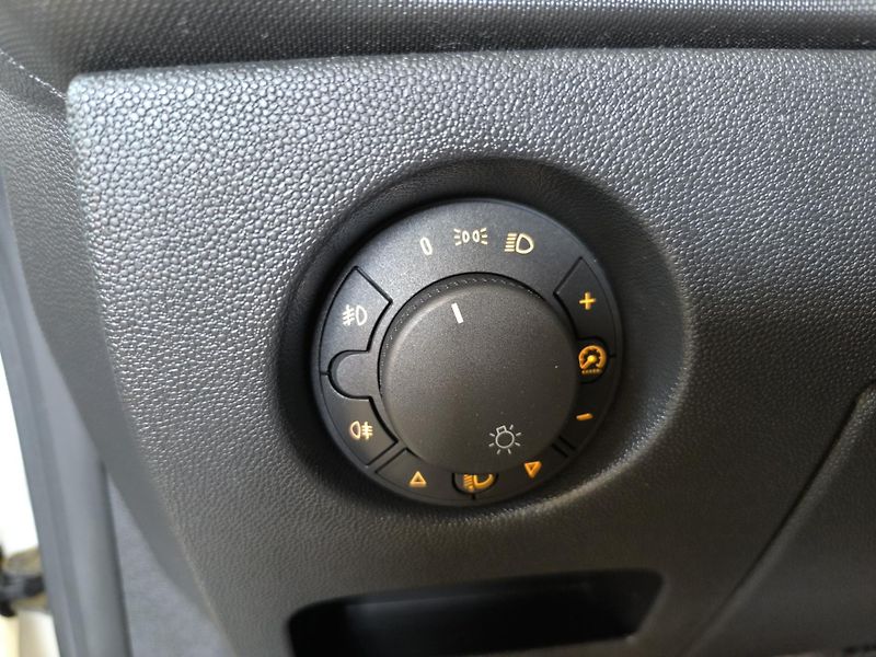 Opel Corsa 1.3 DOLOŽENÉ KM,SERVISNÍ KN - fotka 28 z 43