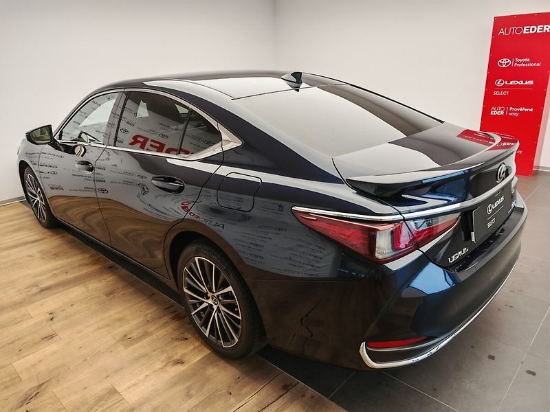 Lexus ES 300h Prestige Plus - fotka 6 z 49