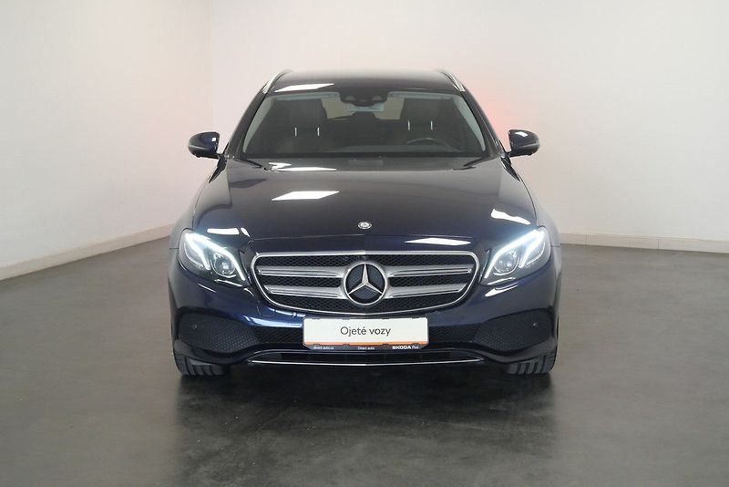 Mercedes-Benz Třídy E - fotka 4 z 28