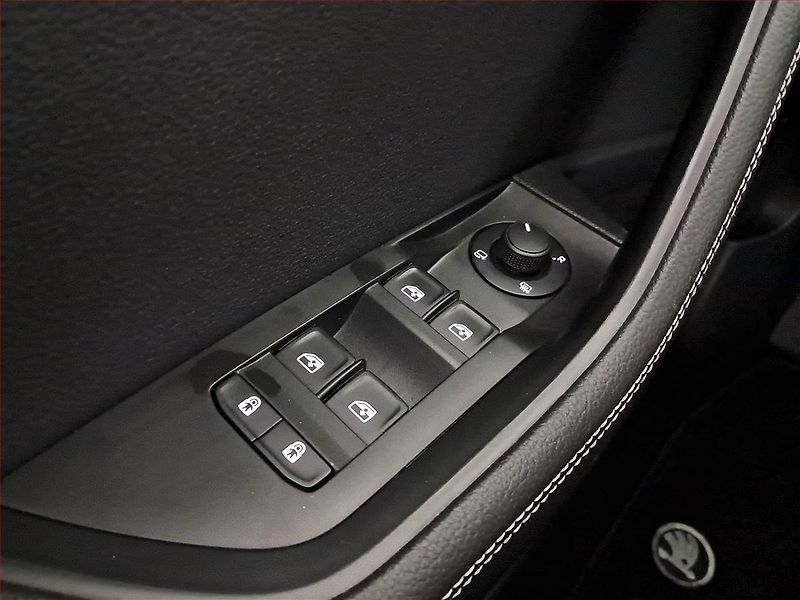 Škoda Superb (2022) Style 2.0 TDI - fotka 16 z 19