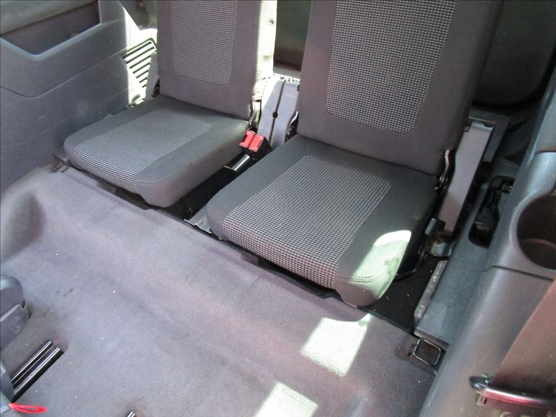 Peugeot 5008 1.6 THP aut. Klima, 7 míst - fotka 36 z 50