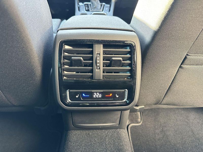 Volkswagen Passat (2023) Variant 2.0 TDI 4x4 DSG Busine - fotka 27 z 34