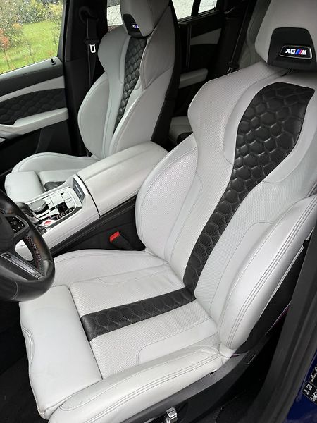 BMW X6 (2020) BMW X6M Competition - fotka 15 z 27