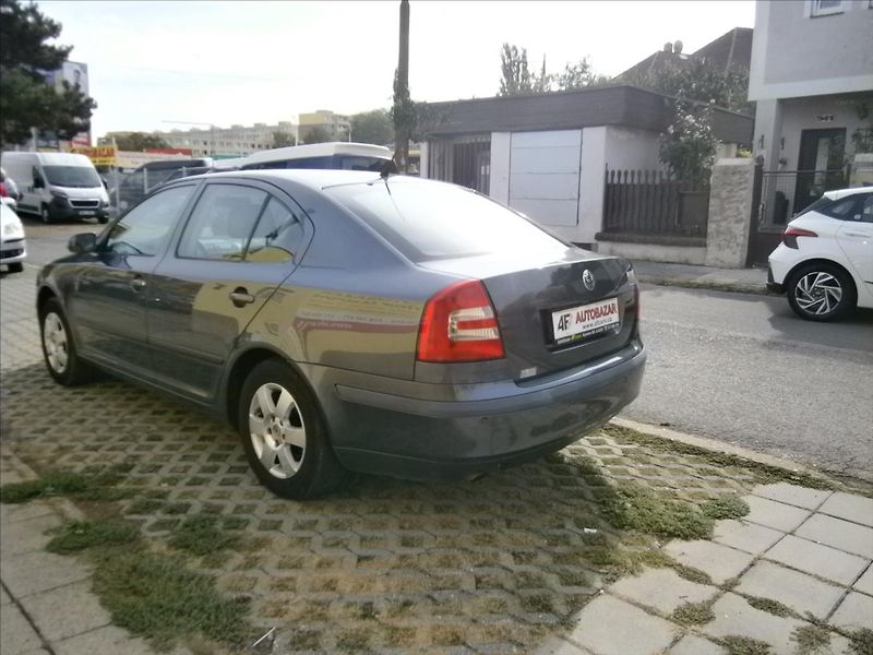 Škoda Octavia 1,6 i 85 KW KLIMA - fotka 4 z 11