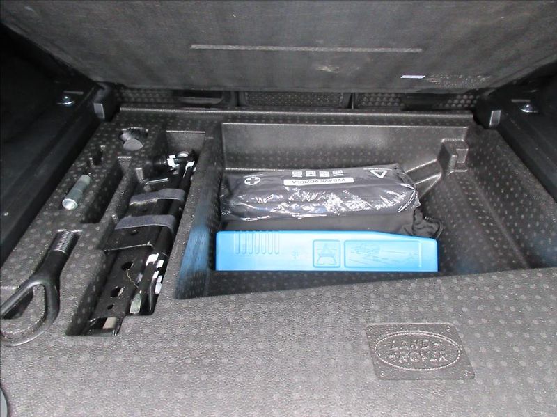 Land Rover Defender 2,0 D200 110,1.Maj, ČR, DPH - fotka 43 z 44