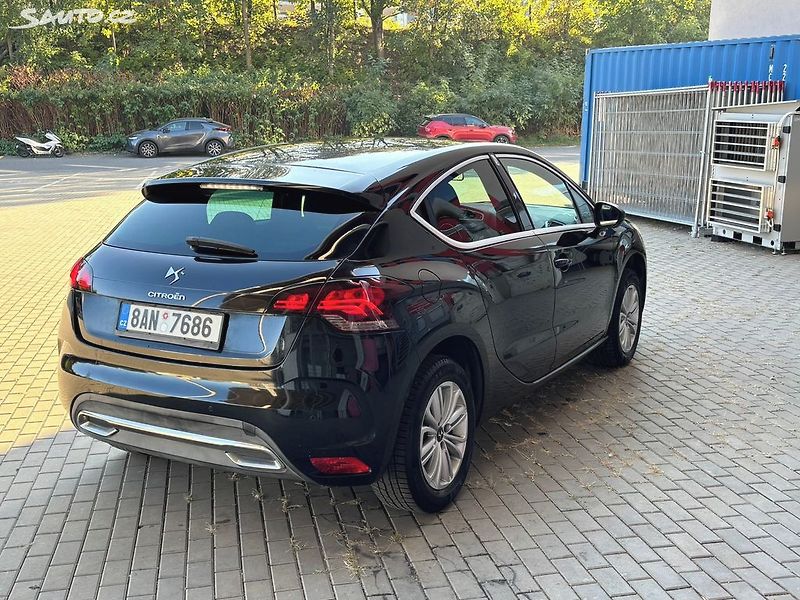 Citroën DS4 (2012) 1.6i, 88kw - fotka 5 z 18