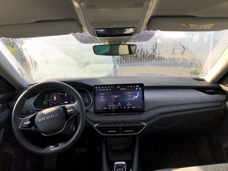 Škoda Octavia (2025) COMBI TOP SELECTION 2,0 TDI 11 - fotka 5 z 28