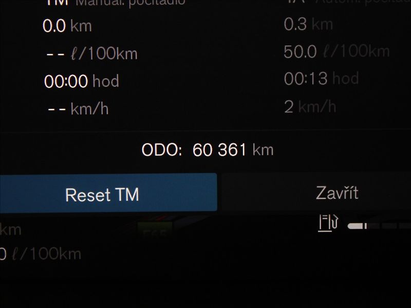 Volvo V90 2,0 B6 AWD Ultimate Dark B&W - fotka 27 z 27
