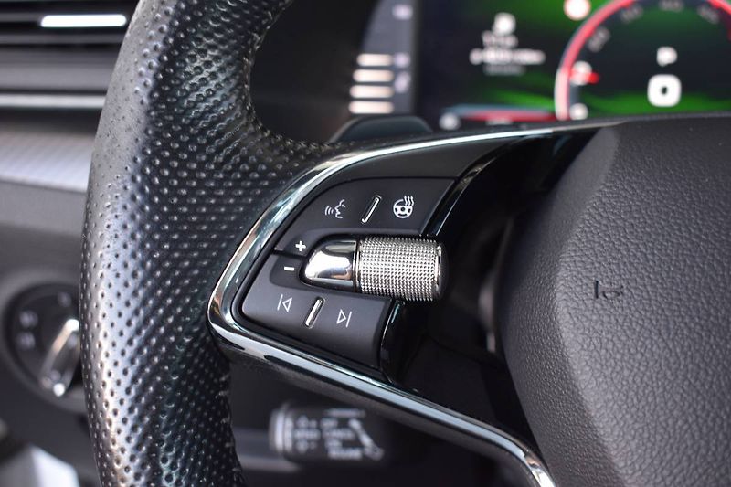 Škoda Superb (2023) 2.0TDI 147kW DSG Sportline 4x4 - fotka 19 z 29