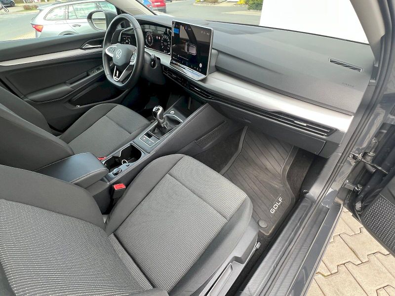 Volkswagen Golf (2025) Limited 1.5 TSI 85 kW 6°manuál - fotka 19 z 33