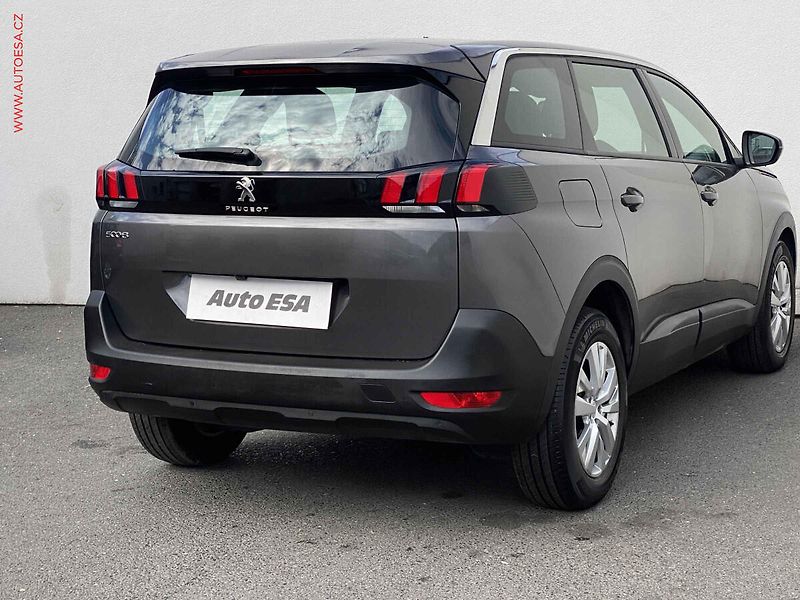 Peugeot 5008 (2023) 1.2 PT, Active, AT, LED, navi - fotka 4 z 20