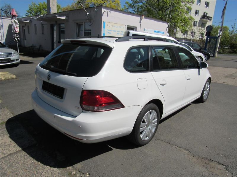 Volkswagen Golf 1,6 TDi 77kW Variant - fotka 6 z 29