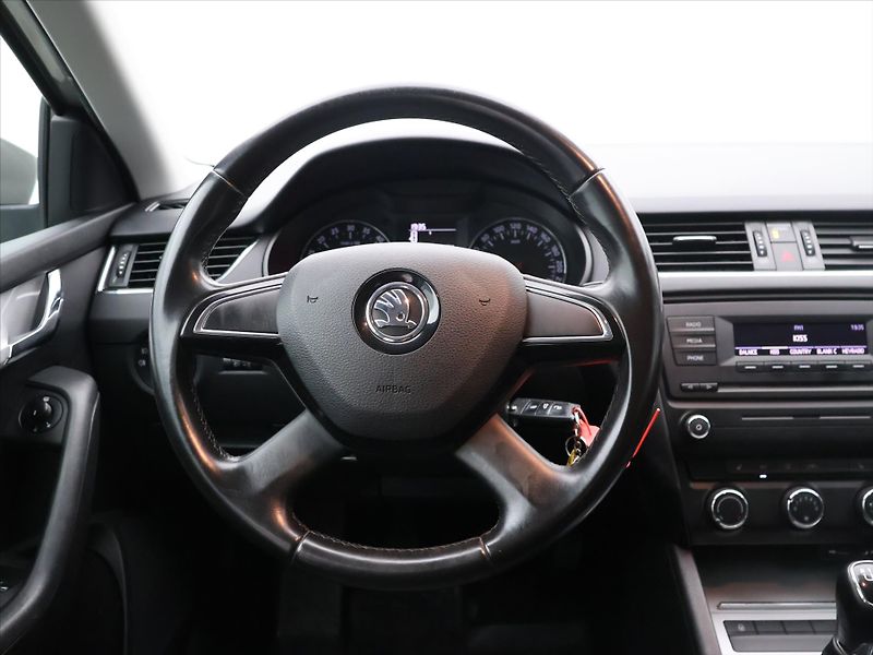 Škoda Octavia 1,6 TDI Ambition Klima CZ - fotka 24 z 32