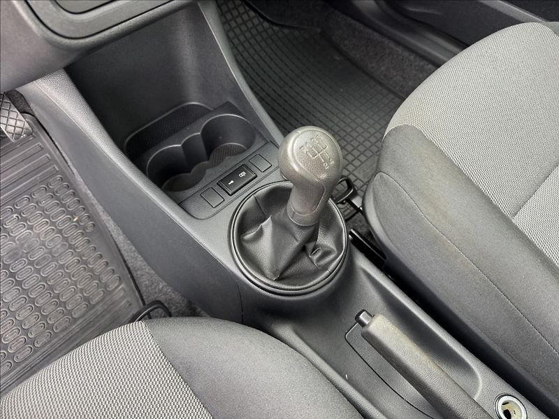 Škoda Fabia 1,4 i 16V tažné DPH 1.maj. ČR - fotka 33 z 45