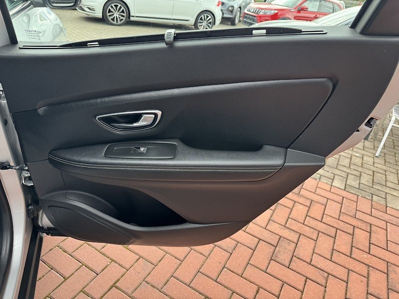 Renault Scénic (2017) 1.5dCi Navi Digi Klima - fotka 18 z 45