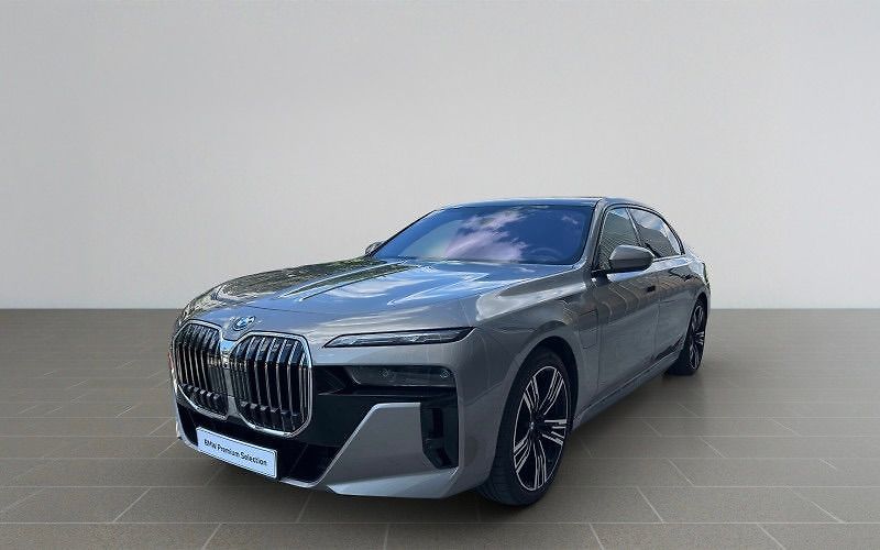 BMW Ostatní M Sport paket | Executive Loun - fotka 1 z 18