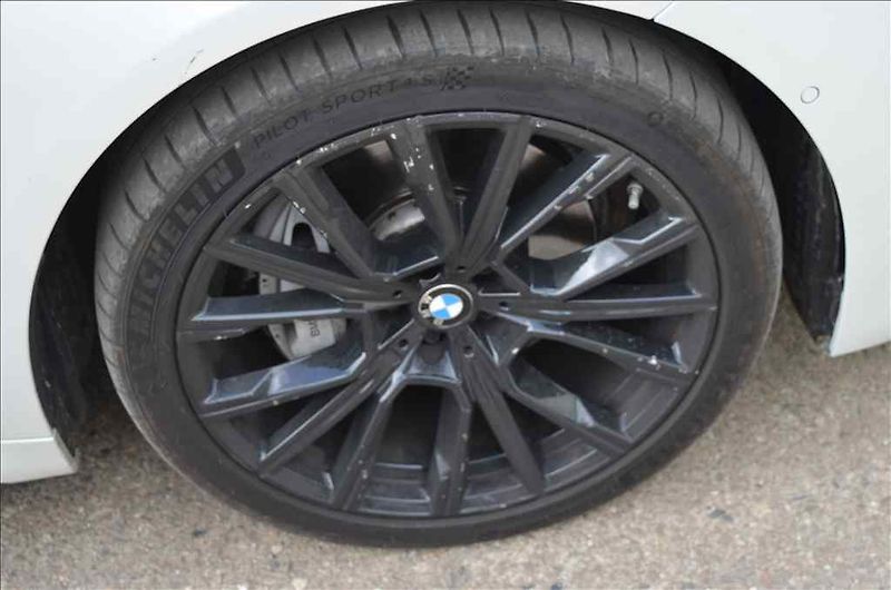 BMW Řada 7 (2019) L 740 I 3,0 - fotka 17 z 30