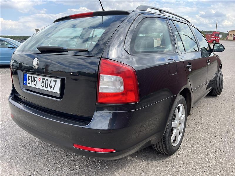 Škoda Octavia 1,6 MPi KLIMA ROZVODY PNEU - fotka 35 z 36