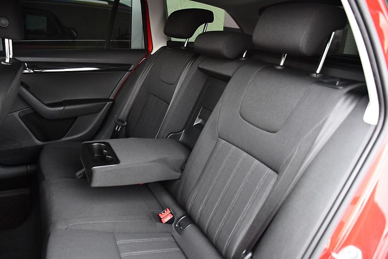 Škoda Octavia 1.6TDi STYLE ACC ČR - fotka 20 z 37