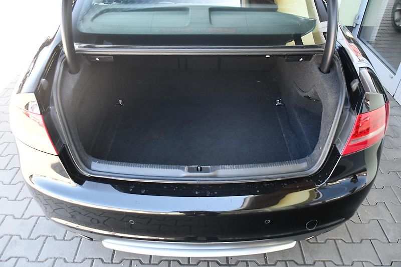 Audi S5 4.2FSI V8 MANUÁL QUATTRO - fotka 28 z 29