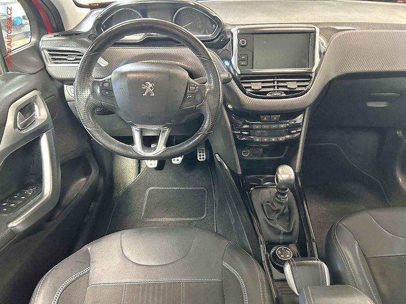 Peugeot 2008 (2019) 1.2 PT, Crossway, navi, panor - fotka 8 z 16