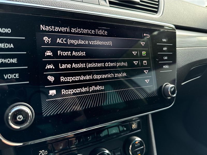 Škoda Superb STYLE TDI 110/2.0 M6 - fotka 21 z 24