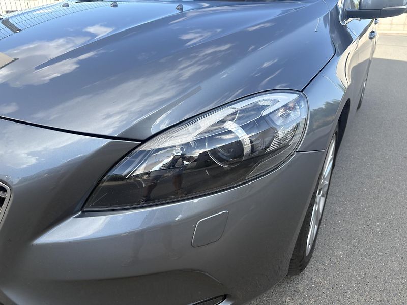 Volvo V40 (2015) D2 MOMENTUM 2.0l TDi - Servis - fotka 2 z 20