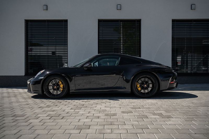 Porsche 911 Carrera GTS Coupe - fotka 4 z 28