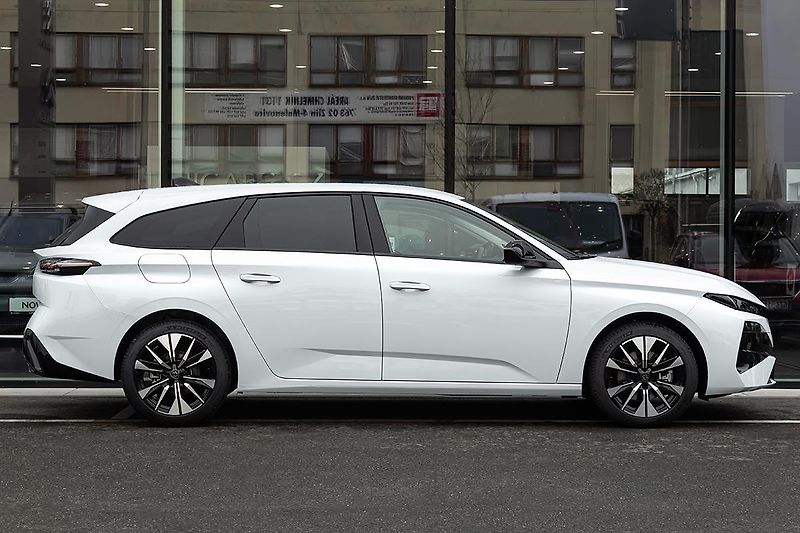 Peugeot 308 1,5 SW ALLURE BlueHDi 130 S&S - fotka 4 z 14