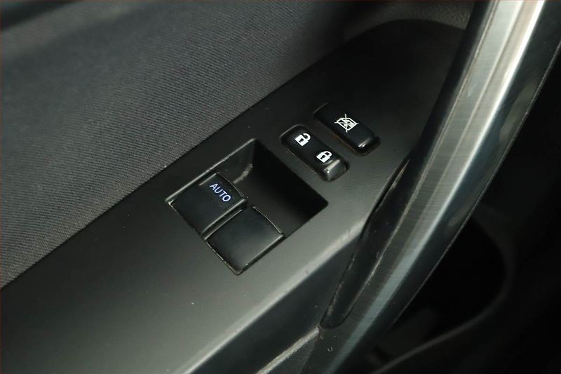 Toyota Auris (2013) 1.6 Valvematic, Serv.kniha - fotka 11 z 12