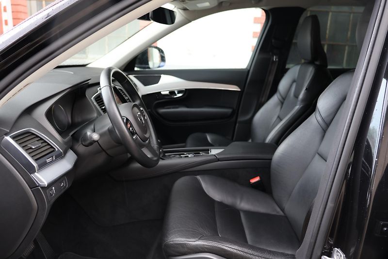 Volvo XC90 (2019) D5 aut. AWD Momentum - fotka 7 z 23