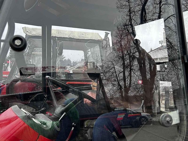 Táta, brácha a já, jedeme v tom spolu. V Suchém pořádali v pondělí vánoční jízdu traktorů.