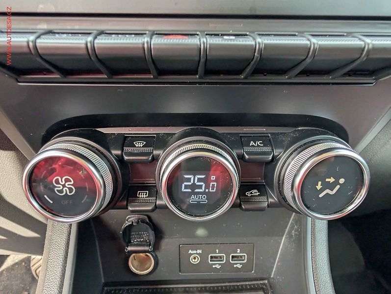 Renault Captur (2021) 1.0TCe, 1.maj,ČR, LED - fotka 19 z 20